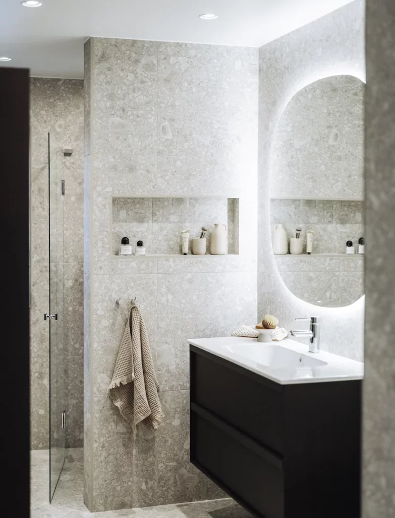 Modern badrumsrenovering i Stockholm