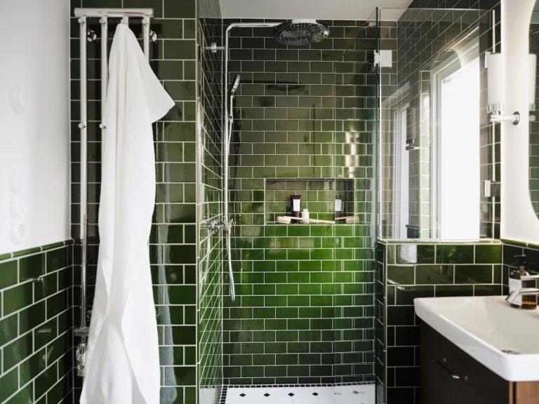 Grön badrumsdröm i Hägersten